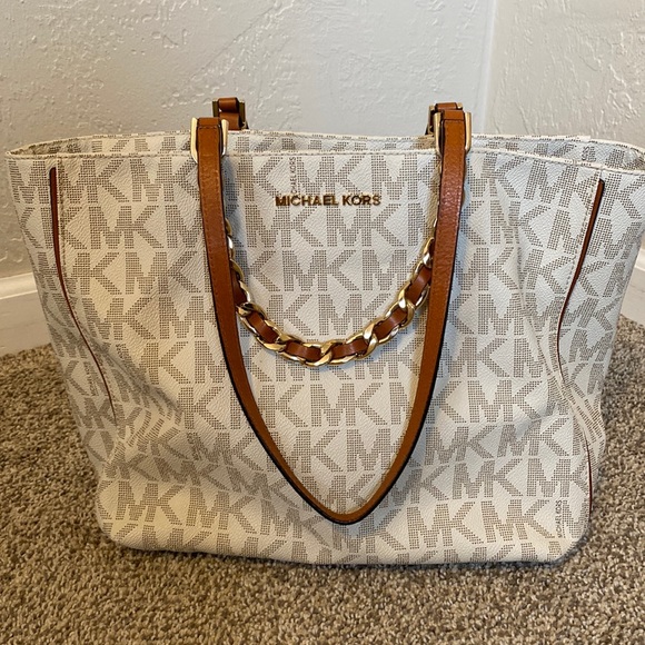 MICHAEL Michael Kors Handbags - Michael Kors Cream & Gold Shoulder Tote Bag